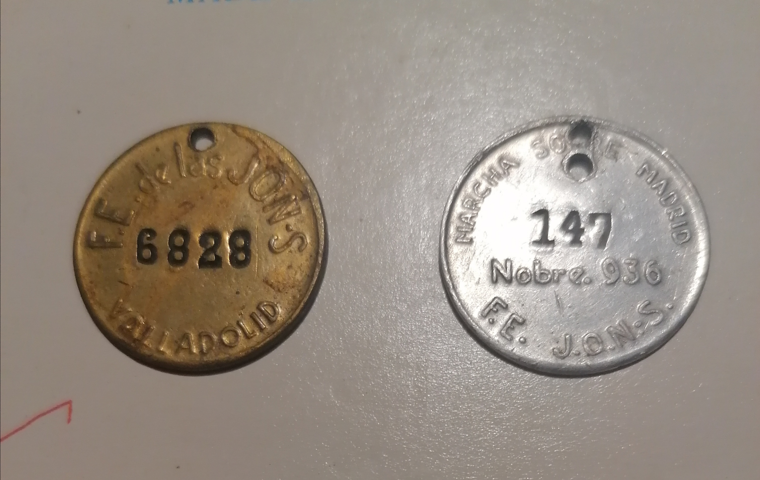 Chapas de identificación guerra civil 1936, F. E. y de las J. O. N. S.