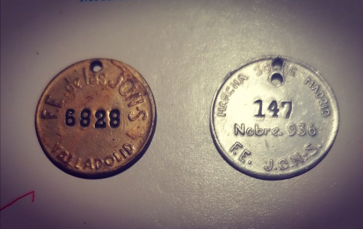 Chapas identificación guerra civil 1936 F. E. y de las J. O. N. S., Milicias. 